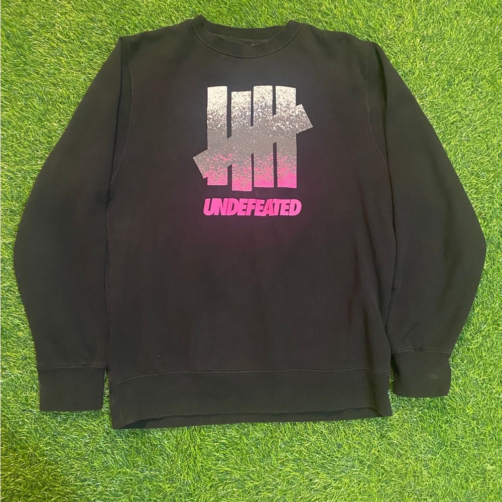 Undefeated streetwear crewneck sweater size medium